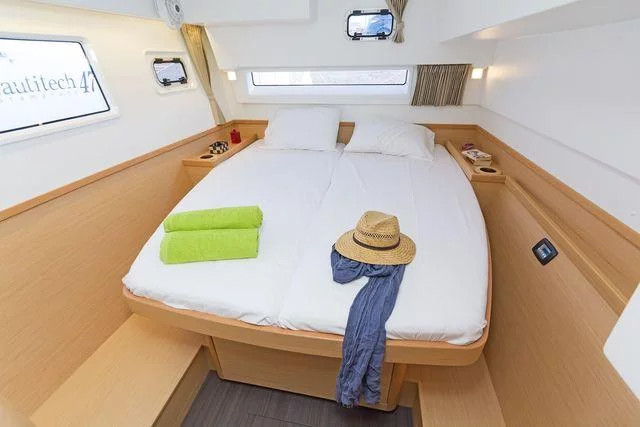 Lagoon 42 AC &amp; GEN