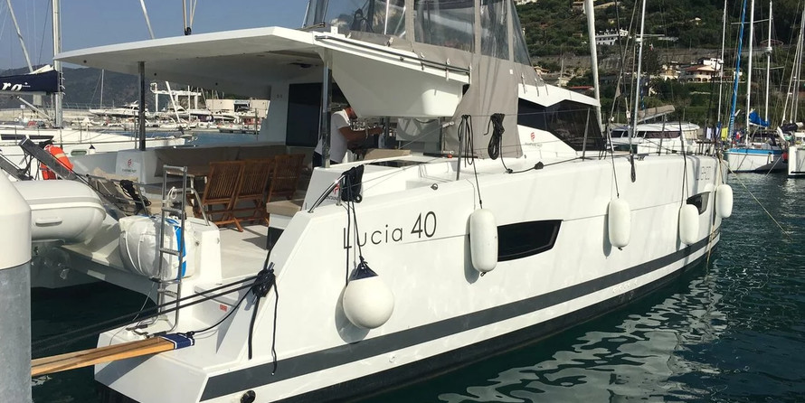 Fountaine Pajot Lucia 40