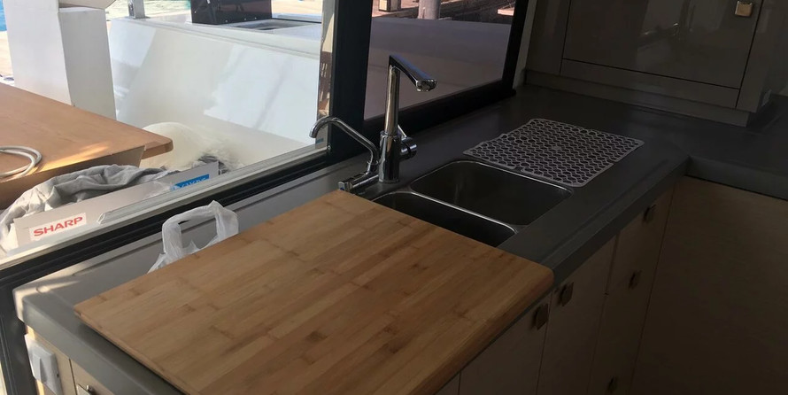 Fountaine Pajot Lucia 40