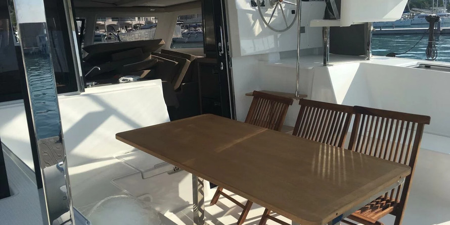 Fountaine Pajot Lucia 40