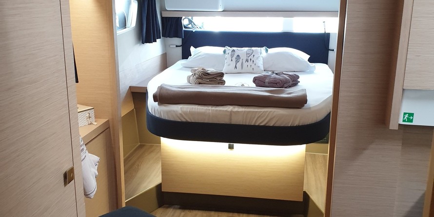 Fountaine Pajot Lucia 40
