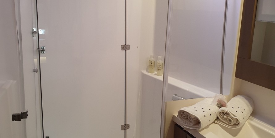 Fountaine Pajot Lucia 40