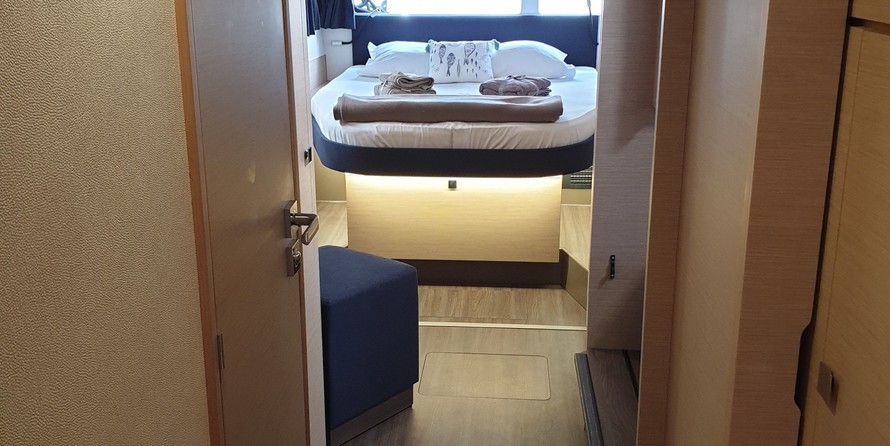 Fountaine Pajot Lucia 40