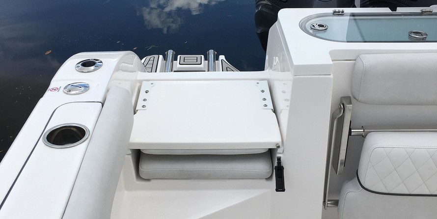 328 Sea Fox Commander