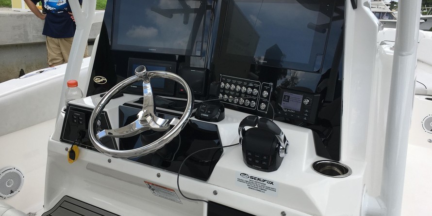 328 Sea Fox Commander