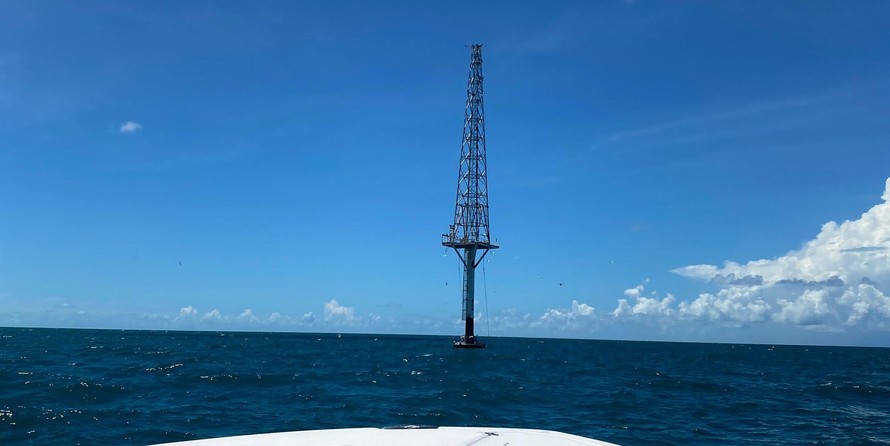 328 Sea Fox Commander