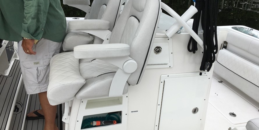 328 Sea Fox Commander