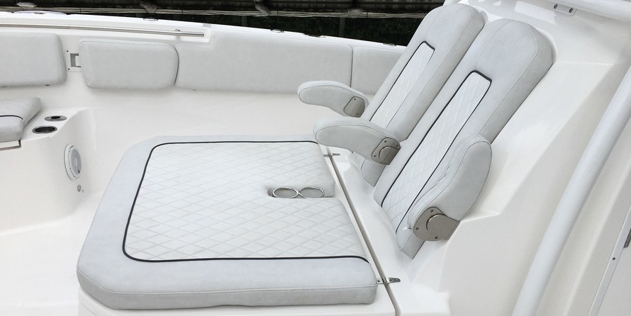 328 Sea Fox Commander