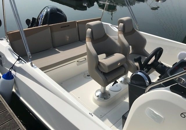Quicksilver 675