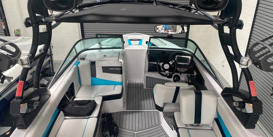 Super Air Nautique 230