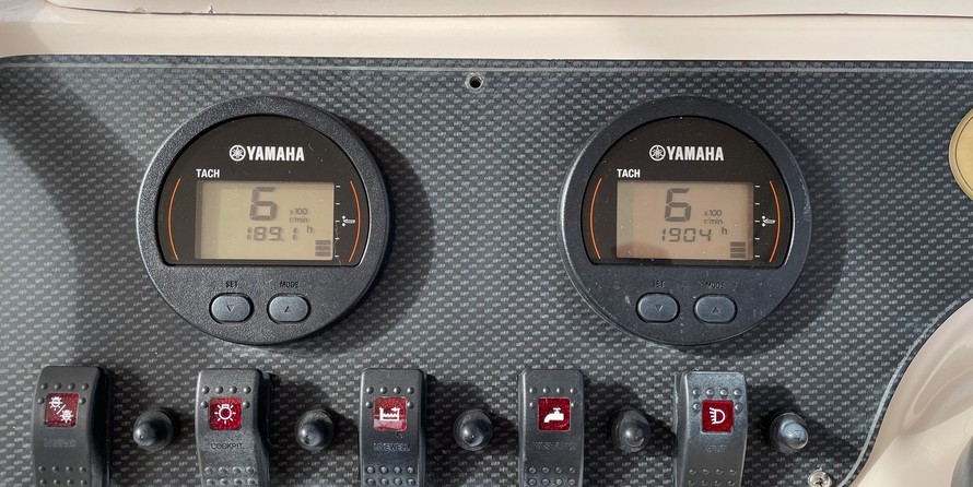 Grady-White Marlin 300