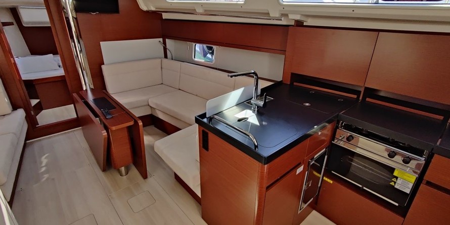 Hanse 418