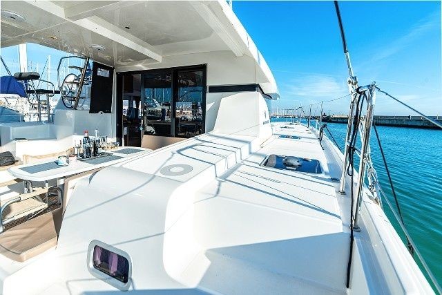 Lagoon 42