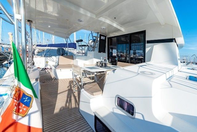 Lagoon 42
