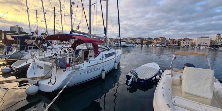Beneteau Oceanis 37