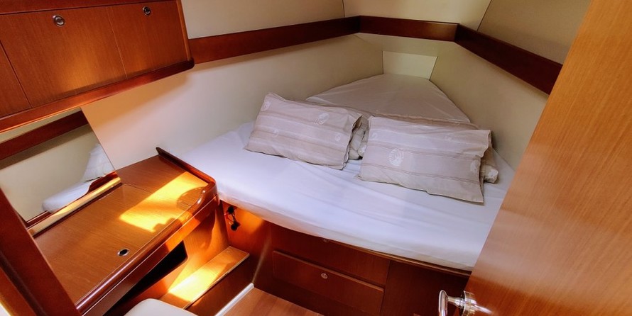 Beneteau Oceanis 37