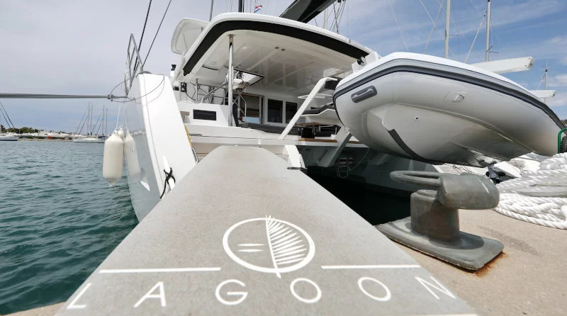 Lagoon 52