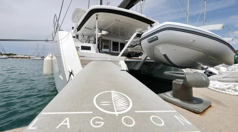 Lagoon 52