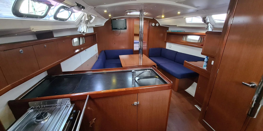 Beneteau Oceanis 37