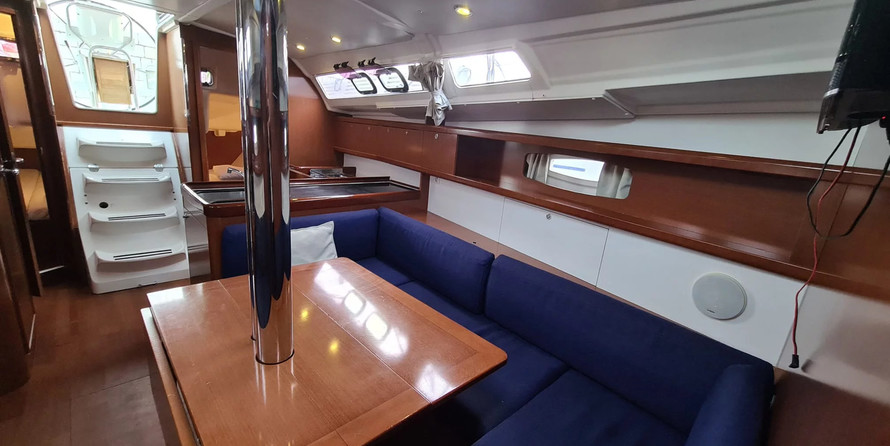 Beneteau Oceanis 37