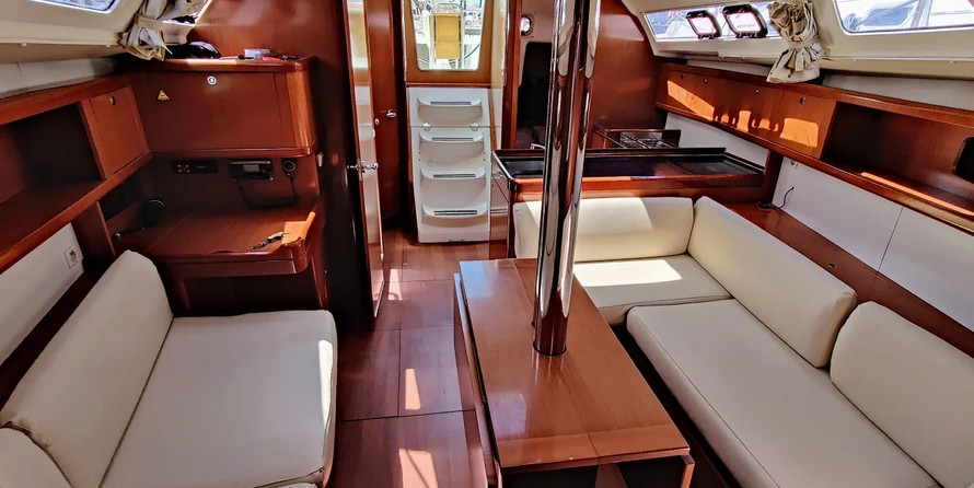 Beneteau Oceanis 37
