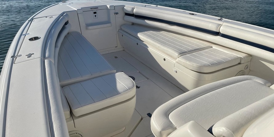 Intrepid 323 OPEN