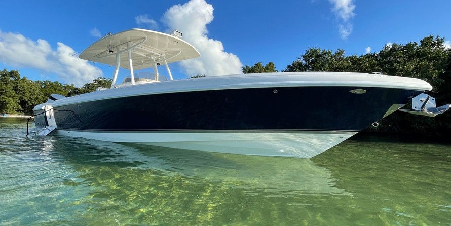 Intrepid 323 OPEN