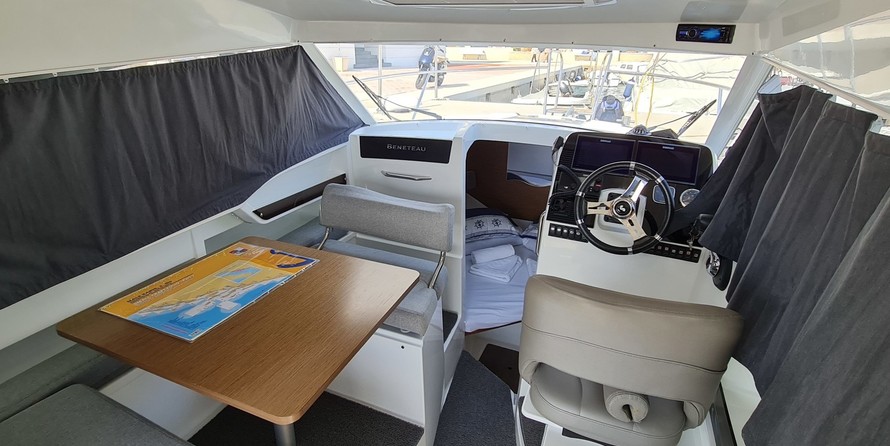 Beneteau Antares 8