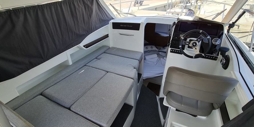 Beneteau Antares 8