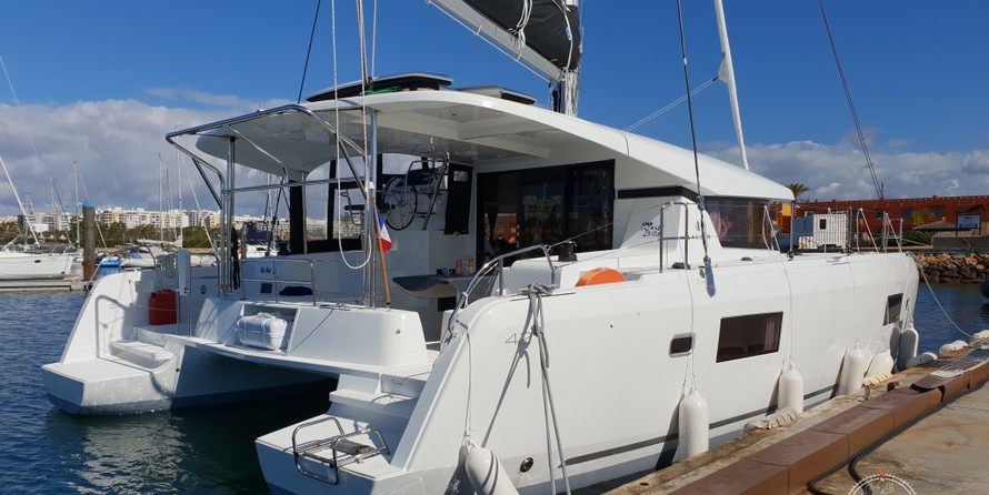Lagoon 42