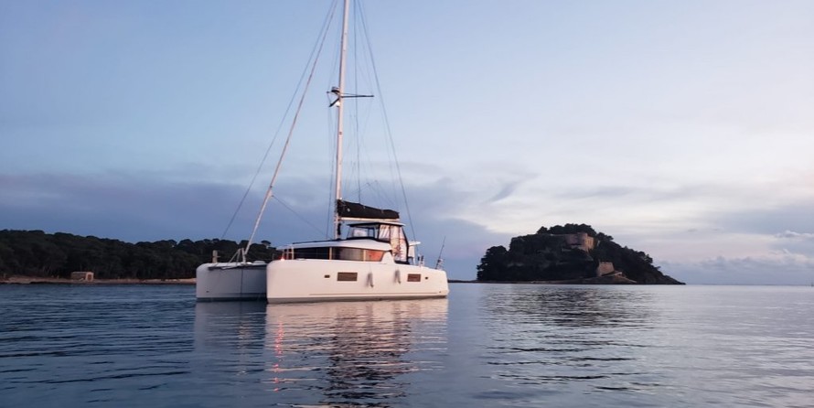 Lagoon 42