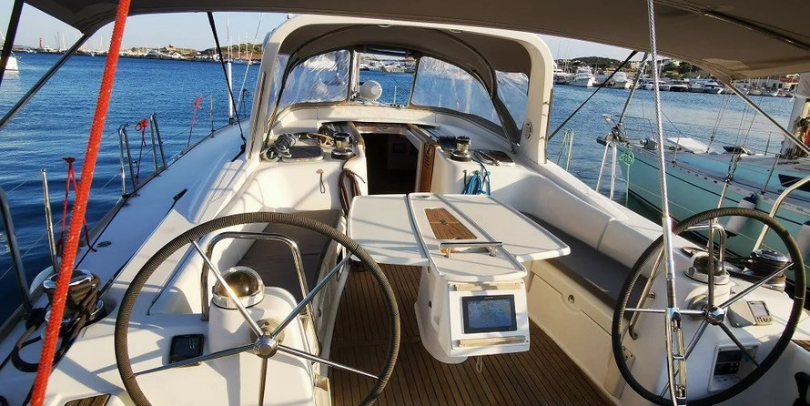 Oceanis 50 - 5 + 1 cab.