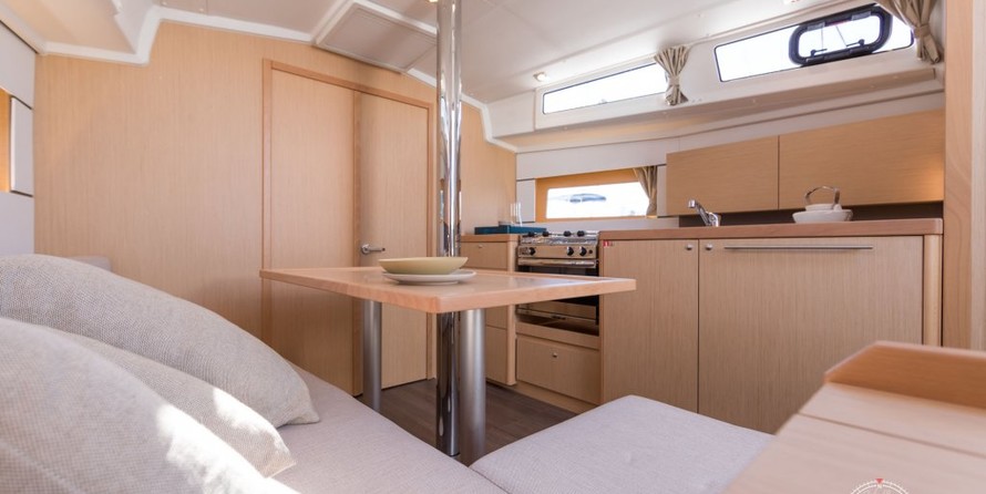 Beneteau Oceanis 38.1