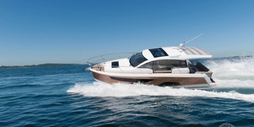 Sealine C330