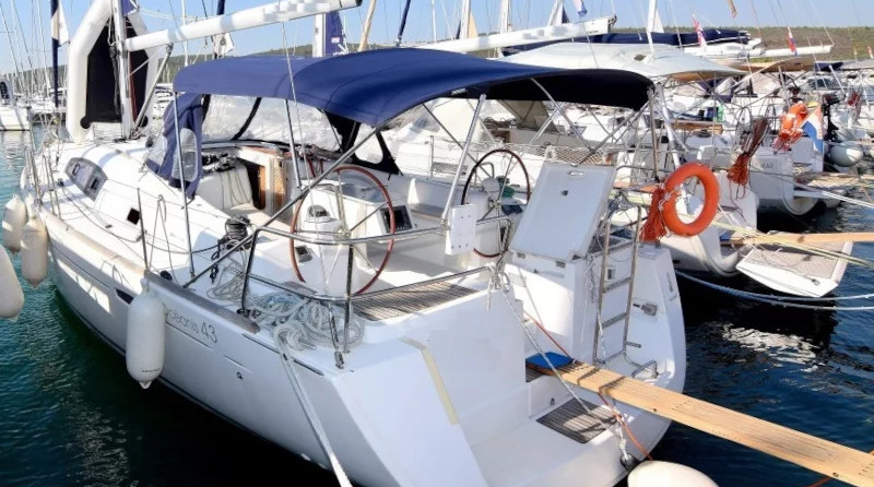 Oceanis 43