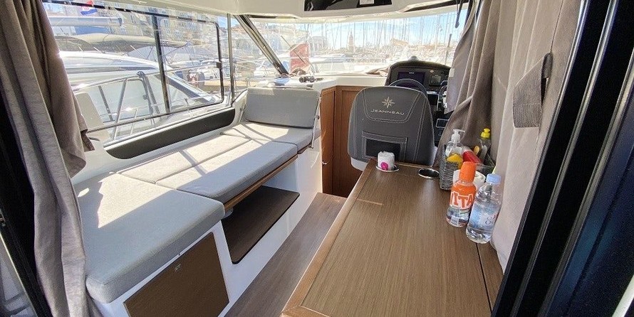 Jeanneau Merry Fisher 895