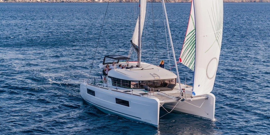 Lagoon 40 - 4 + 2 cab