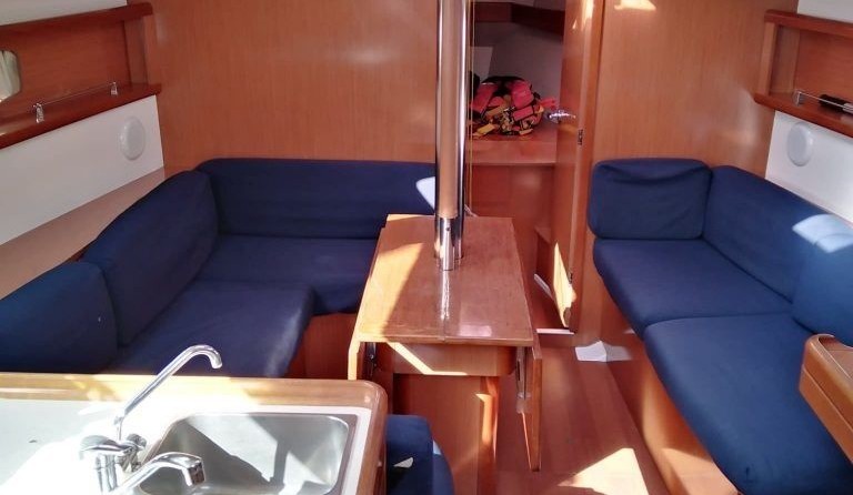 Beneteau Oceanis 37