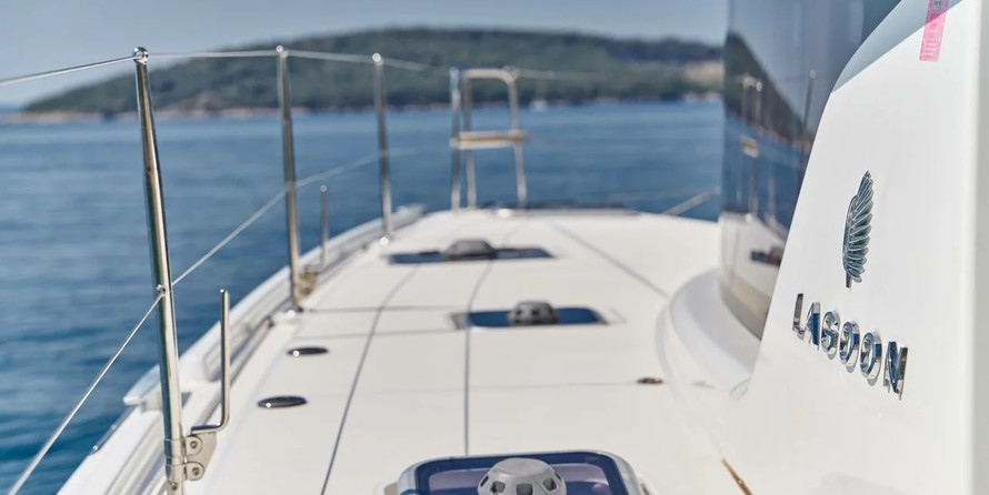 Lagoon 42