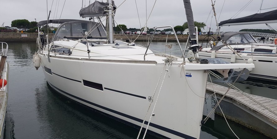 Dufour 382