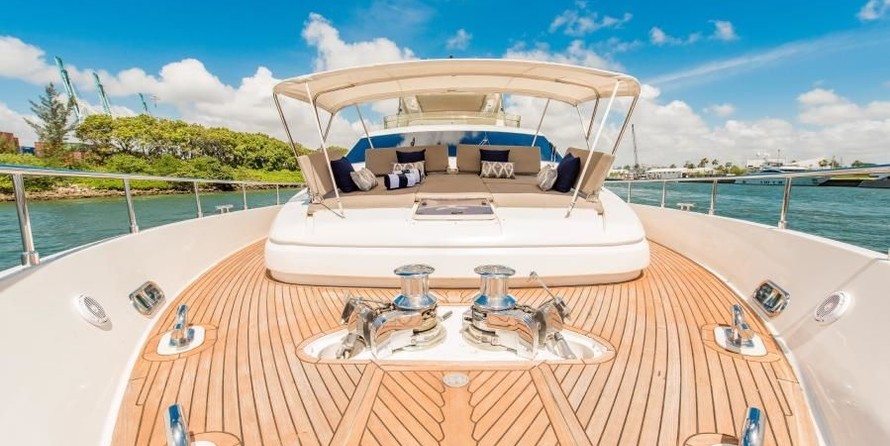 Ferretti 881