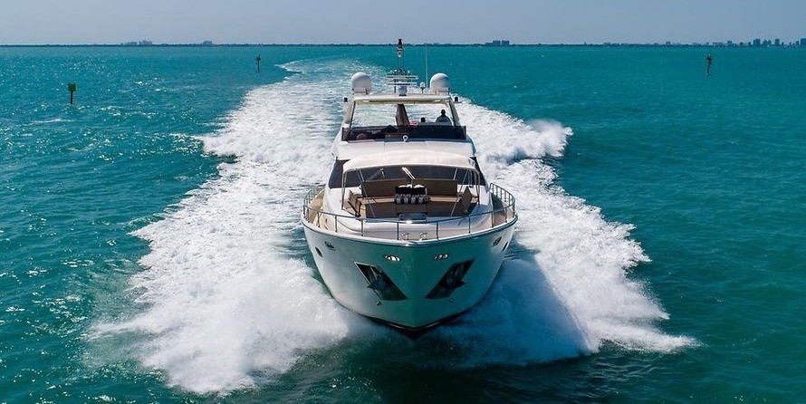 Ferretti 881