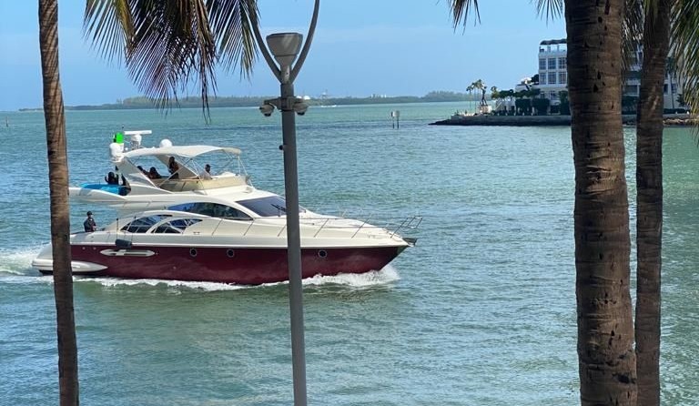 Azimut 50 Fly Galley Up