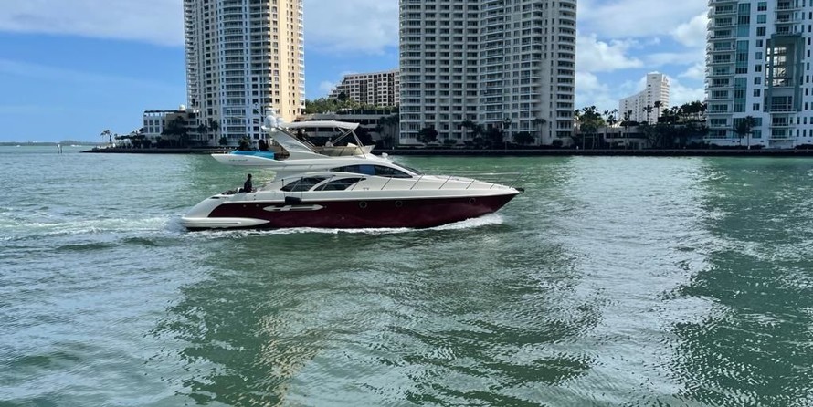 Azimut 50 Fly Galley Up