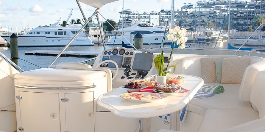 Azimut 50 Fly Galley Up