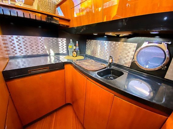 Azimut 50 Fly Galley Up