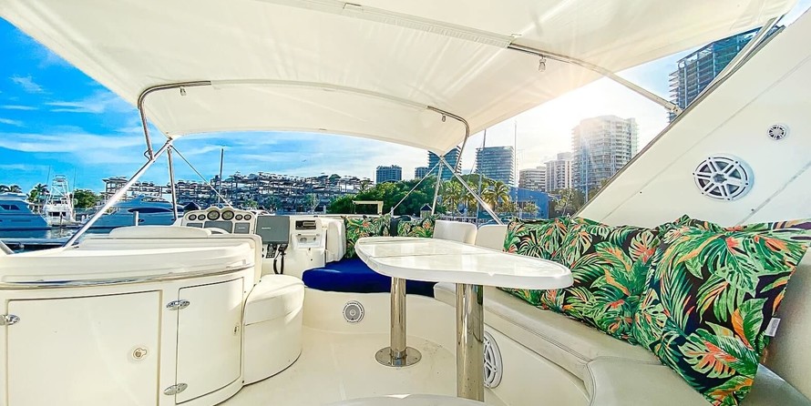 Azimut 50 Fly Galley Up