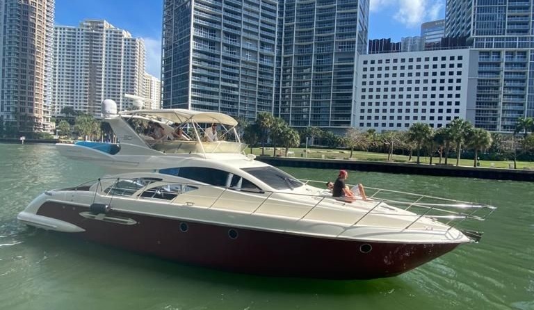 Azimut 50 Fly Galley Up