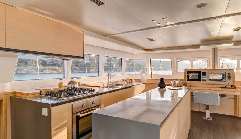 Lagoon 620 - 6 + 2 cab.