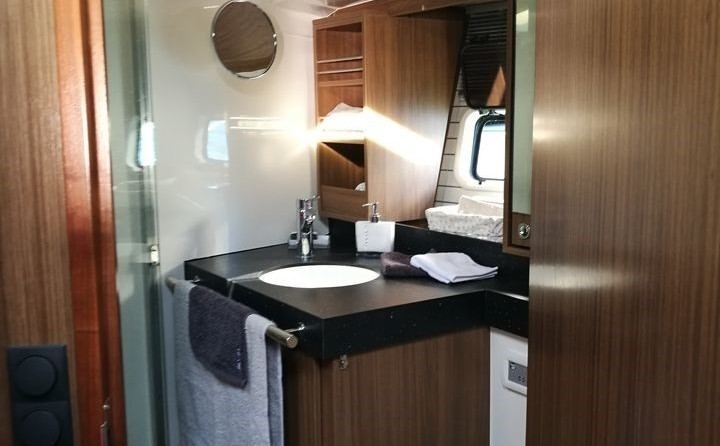 Bavaria Deep Blue 46